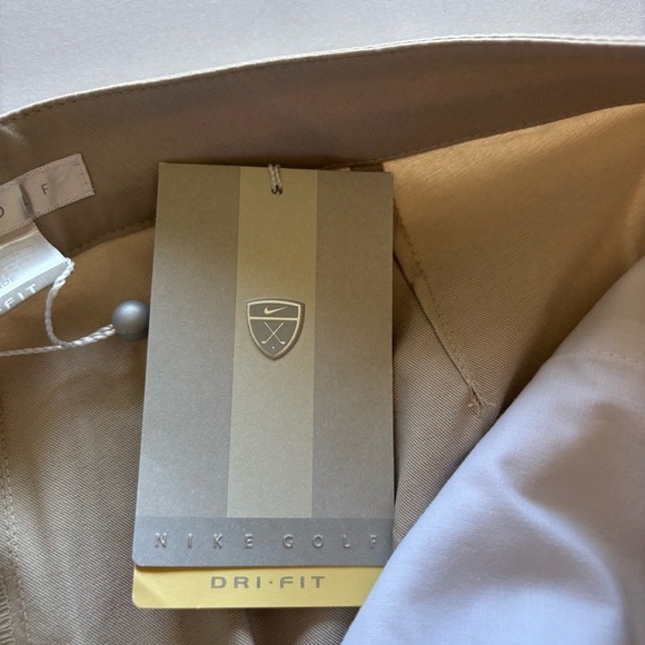 NWT women’s Nike dry fit golf shorts - Picture 6 of 11